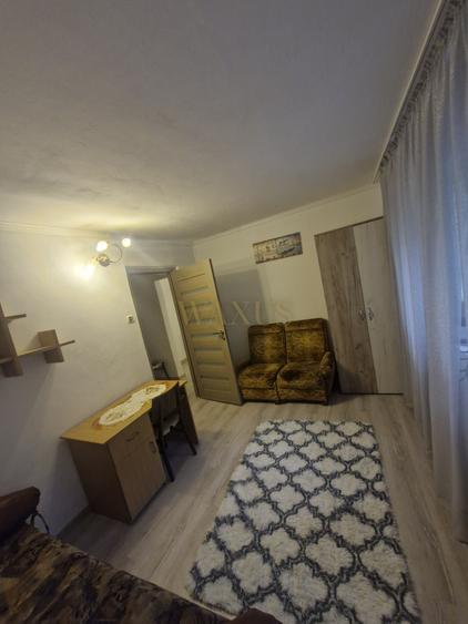 Apartament 3 camere, semidecomandat,  etaj 1. Zona Decebal