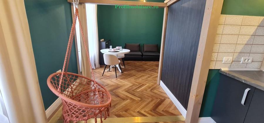 Apartament et.1, luxury class, langa Primarie cu balcon si vedere spre Parc