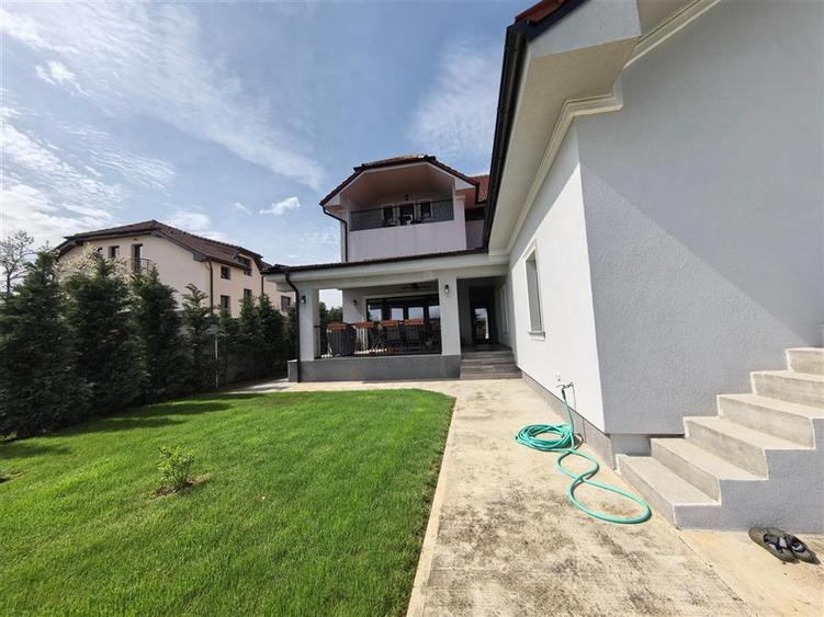 Vila impunatoare cu 6 camere spatioase in stil american