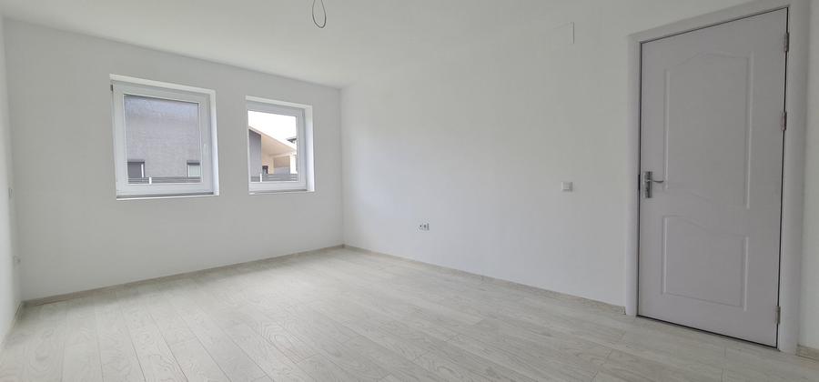 Casa 4 camere (nemobilata, neutilata) cartier Izvor Tarlungeni Brasov
