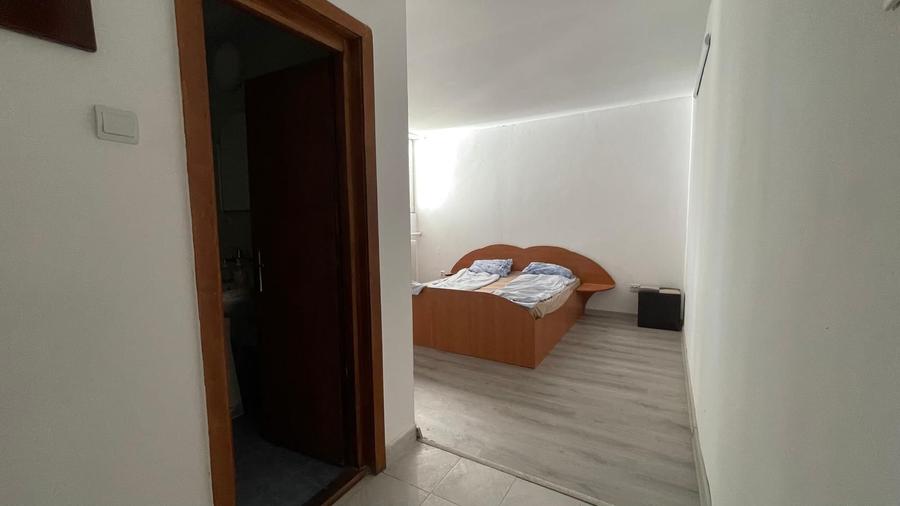 HOTEL DE INCHIRIAT CU 14 CAMERE SI PARCARE BORS E60