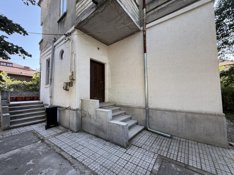 Ultracentral Ploiesti – parter de vila cu sarmul anilor ’50