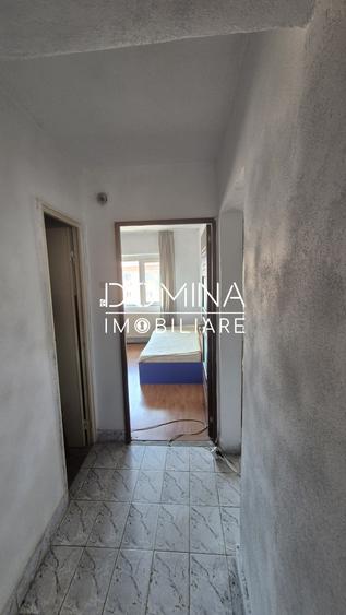 Vânzare apartament 3 camere, în Tg. Jiu, strada 22 Decembrie 1989 - zona 8 Mai