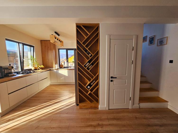 Casă tip duplex, 120 mp utili, teren 305 mp, complet mobilată, Valea Seaca