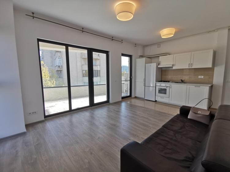 Apartament 3 camere de închiriat, Bd. Unirii, Bloc 2020, Locație premium