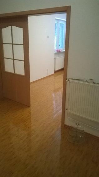 ,3 cam in vila,2 intrari,parter,PARCARE 2 -3 AUTOTURISME,