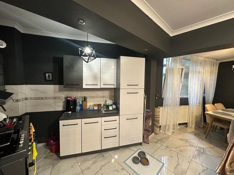 2 camere renovat | Piața Romană–B-dul Bălcescu | Etaj 1/ Renovated Piața Romană