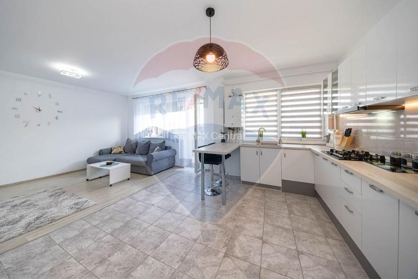 Apartament cu 2 camere de vânzare și loc de parcare