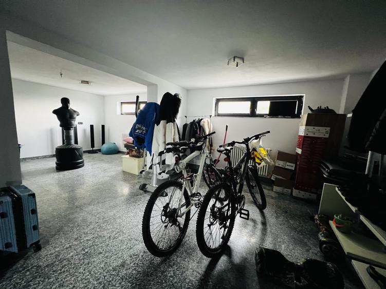 Vila cu 7 camere si piscina exterioara - Dumbravita - zona Decathlon