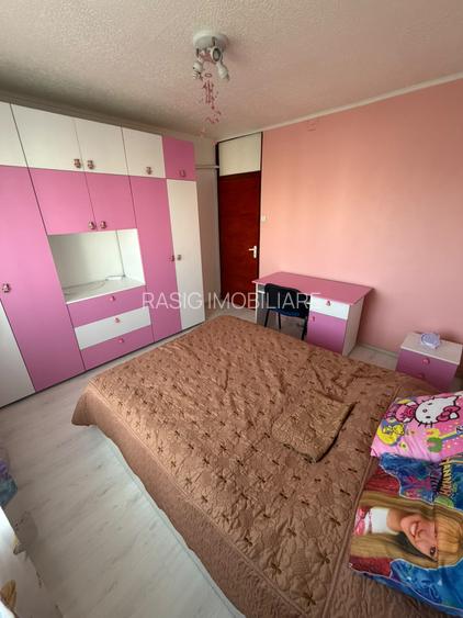 Vanzare apartament 3 camere zona 13 septembrie - 2