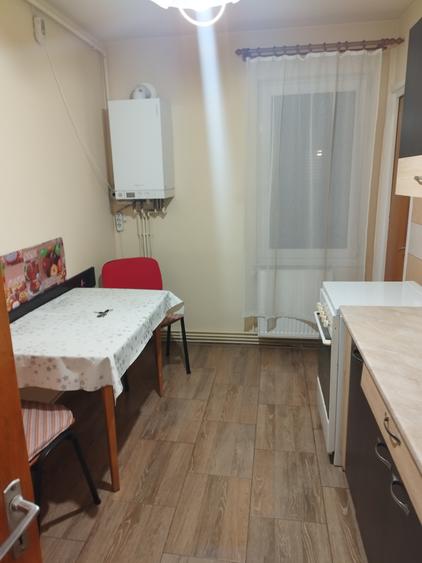 Inchiriez ap, cu 2 cam. in zona 7 Noi.