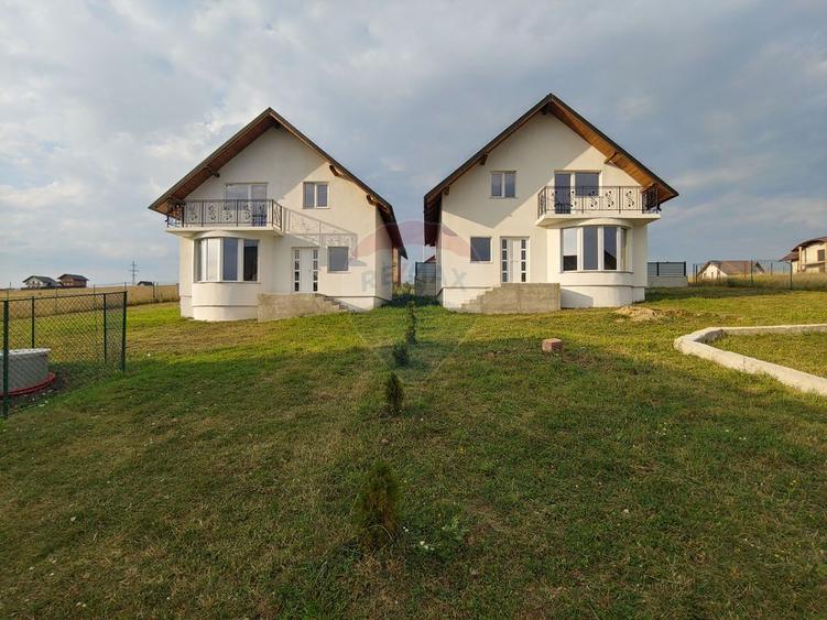 Casă / Vilă individuală cu 560 mp teren, de vânzare în Scheia, Suceava