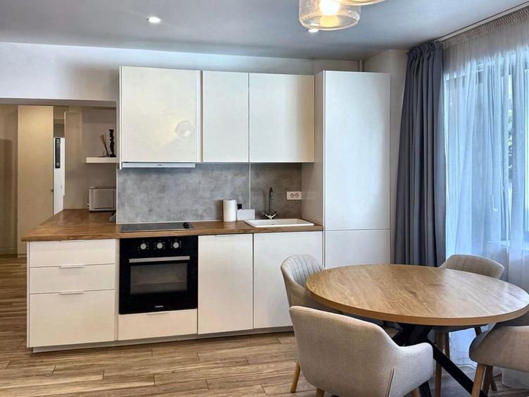 Apartament 3 camere Lux în Complex District 99-Piata Victoriei