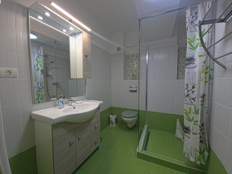 Mamaia apartament 2 camere renovat loc parcare