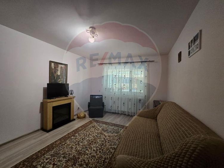 Apartament cu 4 camere de vânzare în zona Cetate -Comision 0%