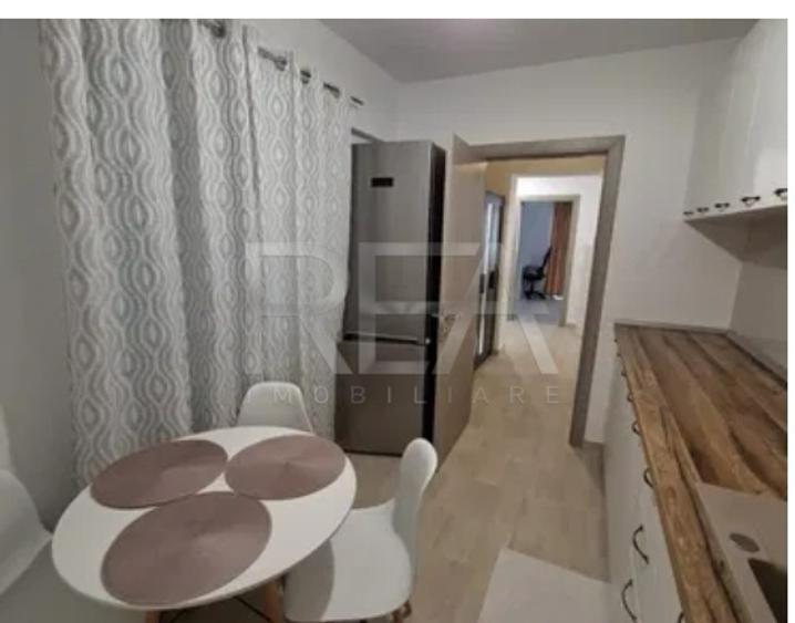 Ap 2 camere decomandat - parcare subterană inclusa- centrala termica- metrou