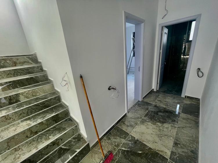 Casa individuala 5 cam. Teren 218mp. 600m fata de metrou