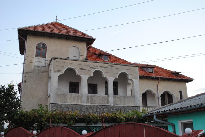 Conac Eforie-Sud - randul intai pe faleza, vedere deosebita, ocazie unica.