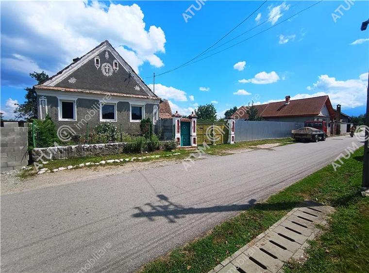 Casa cu 4 camere si 1650 mp teren la doar 30 km distanta de Sibiu