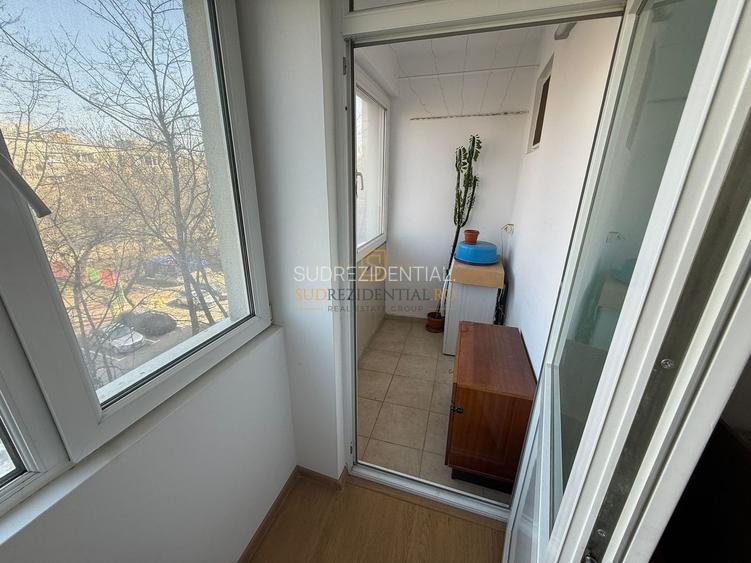 Apartament 3 camere semidecomandat, 2 balcoane, Bld Alexandru Obregia - 12