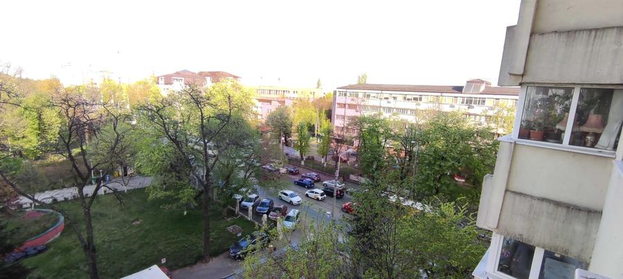 Apartament 3 camere, spațios, luminos și liniștit, cu vedere spre parc și lac