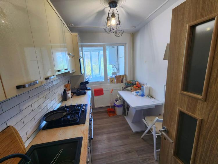 Apartament 3 camere decomandat-71mp-etaj intermediar-Piata Nicolina