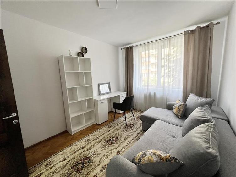 Apartament 3 camere decomandat etaj intermediar, zona Garii