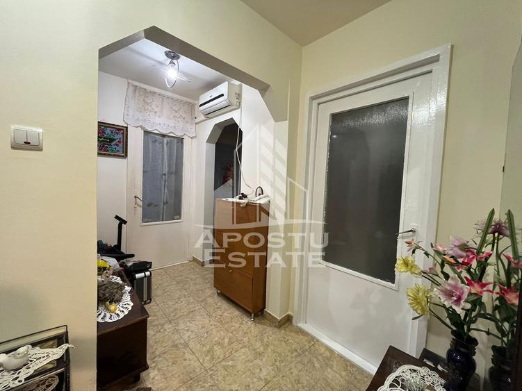 Apartament cu 3 camere, 2 bai, decomandat, parter inalt,zona Girocului