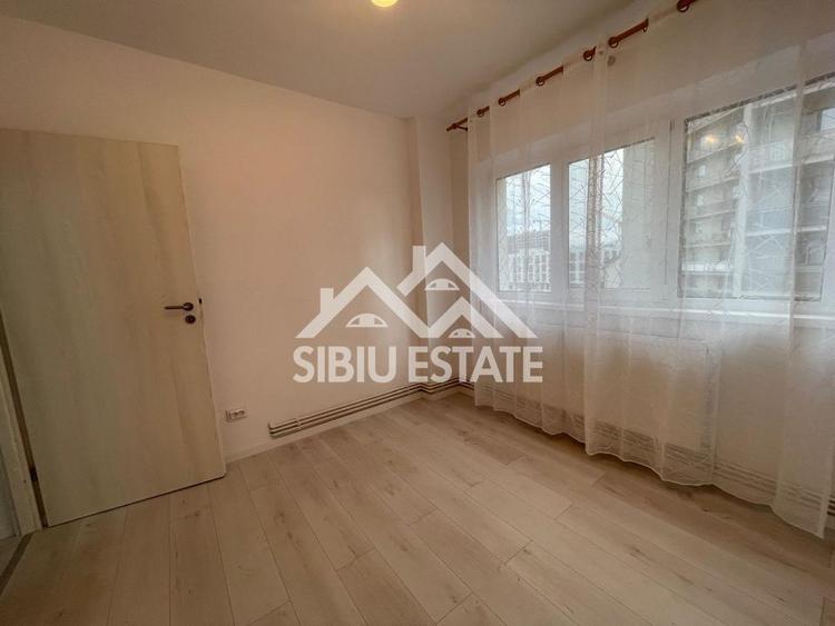 Apartament decomandat cu 2 camere, balcon, etaj 3, recent renovat, -Sibiu
