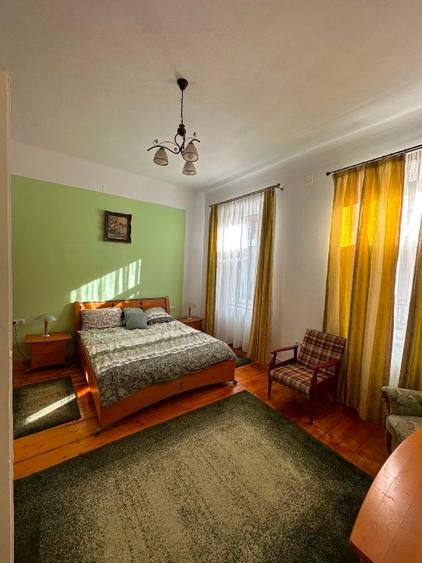 Închiriez apartament 3 camere - zonă ultracentrală