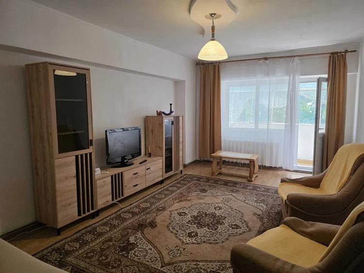 Apartament 2 camere decomandat, Nicolina, 350 euro.