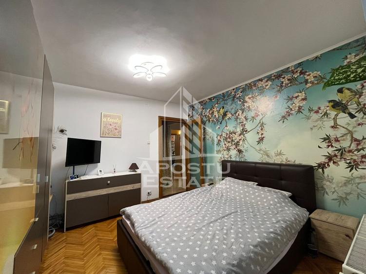 Apartament cu 3 camere, decomandat, 2 bai , 2 balcoane,zona Soarelui