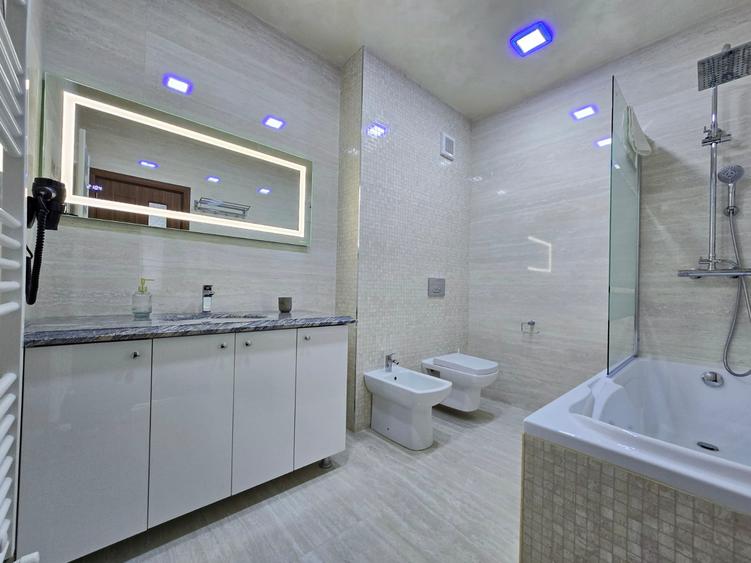 Apartament 2 camere  LUX disponibil imediat cu parcare