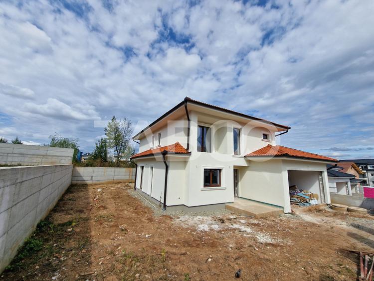Casa individuala de vanzare cu teren, terasa, garaj si curte Selimbar