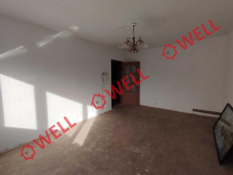 Apartament cu 3 camere de vânzare pe strada Stadionului!