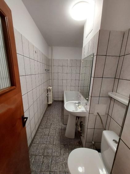 Garsoniera, zona Nerva Traian, 2000 RON sau 375 euro