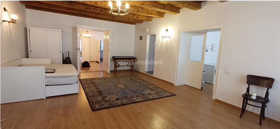 Apartament la casa ,3 camere Centrul Istoric - 2