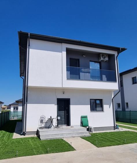 Casă de vânzare – 4 camere | Complex închis | Predare imediată