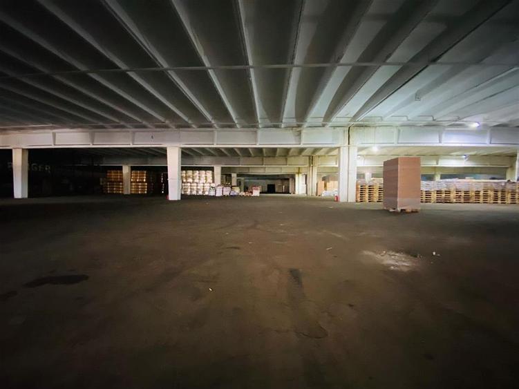 Hala/ showroom, 5000mp, aproape de Carrefour