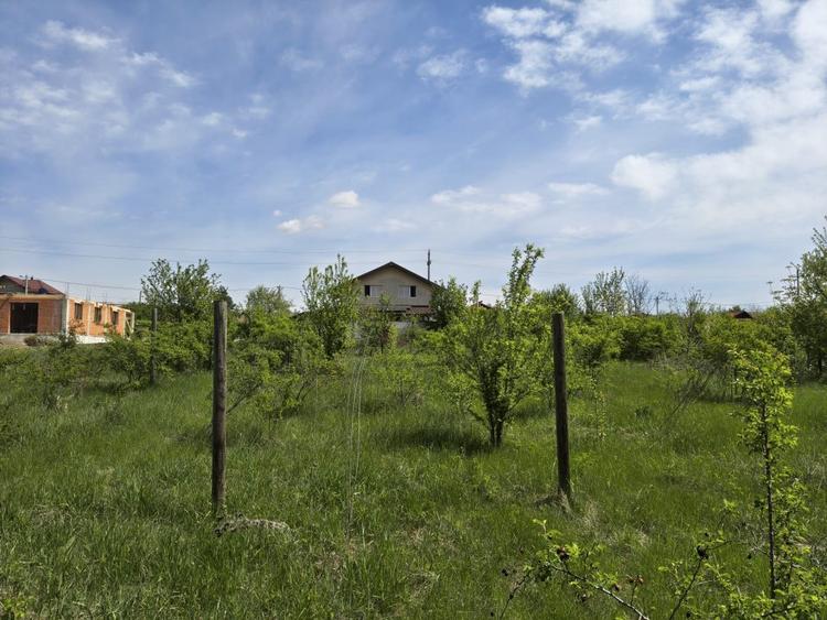 Lot de teren pentru casa in zona de vile noi | Aproape de centrul comunei Peris