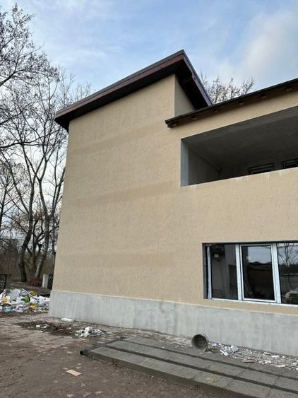 Vila Ghermanesti cu piscina, casa secundara, zona de petreceri si deschidere lac