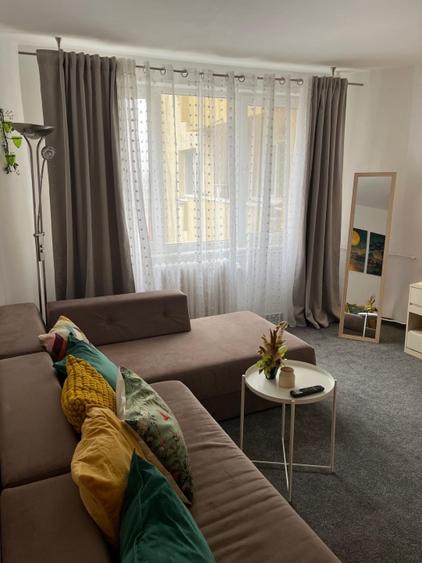 Proprietar, închiriez apartament ultracentral cu o camera