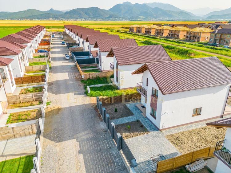 Vânzare casA Tip Duplex 4 Camere TEREN 300MP