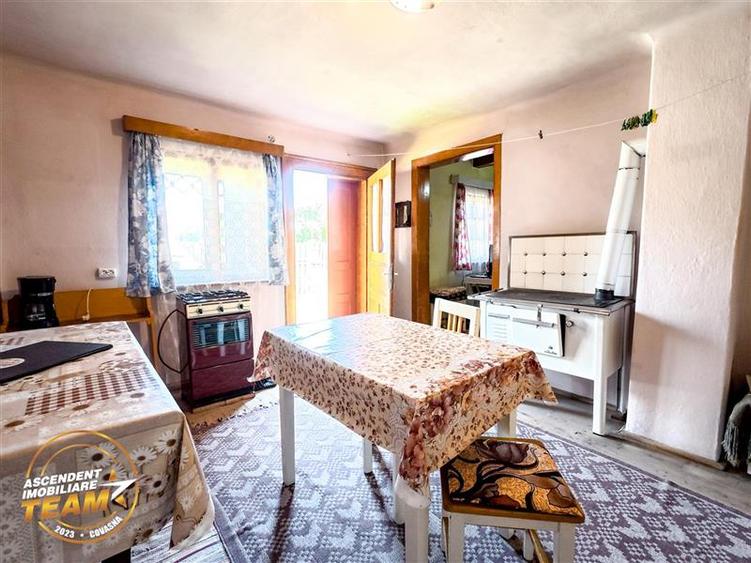 REZERVAT ! Casa traditionala din lemn, cu sura din piatra, Arcus, Covasna.