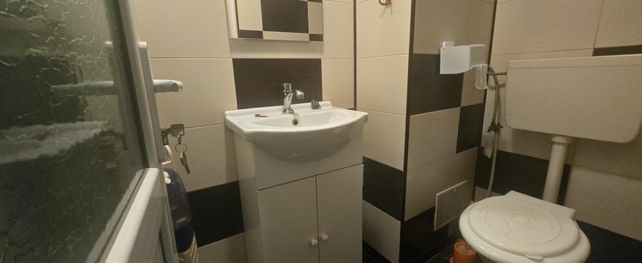 Apartament 3 camere 2 bai si 2 balcoane, Rovinari