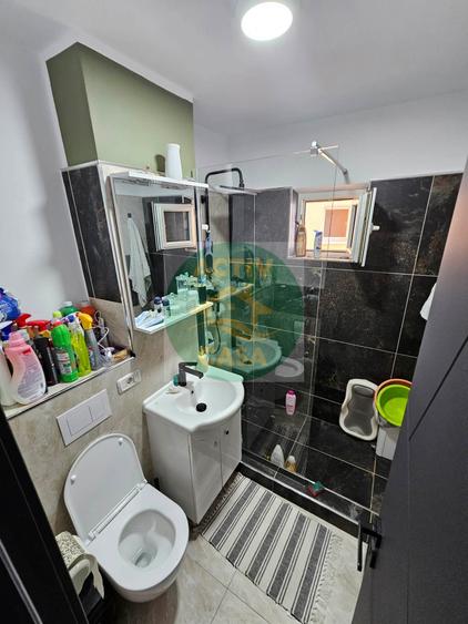 DE VÂNZARE – APARTAMENT CU 3 CAMERE