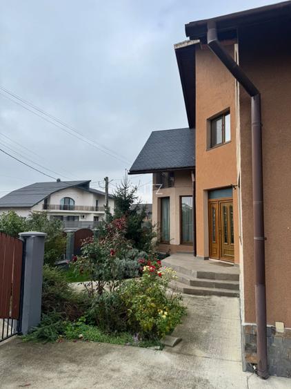 Casă superbă spatioasa intr-o zona linistiota aproape de oras - 2