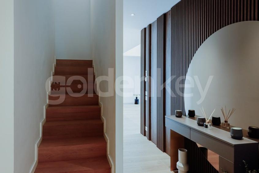 Apartament duplex cu 5 camere | 5 bai | 3 garaje | vedere panoramica
