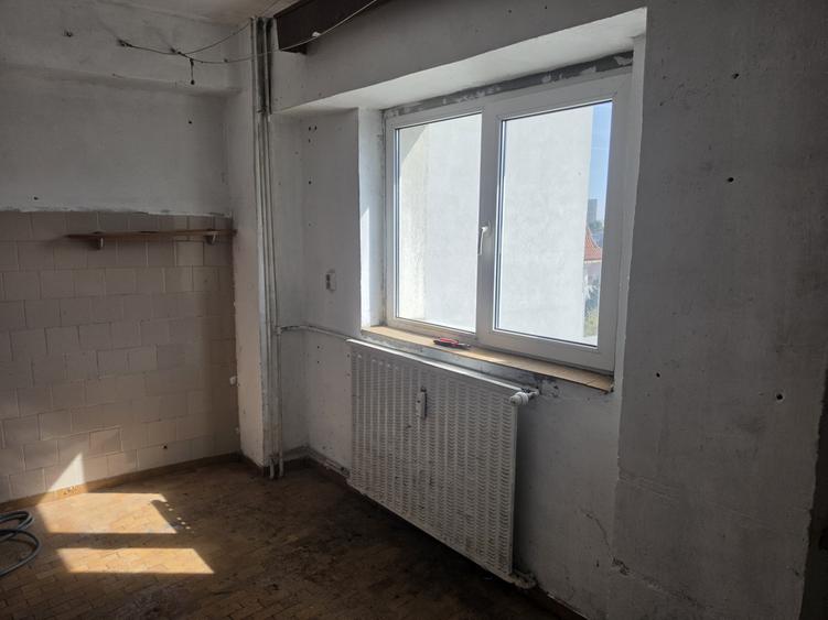 Mosilor/Carol apartament 2 camere decomandat de vanzare, constructie 1982