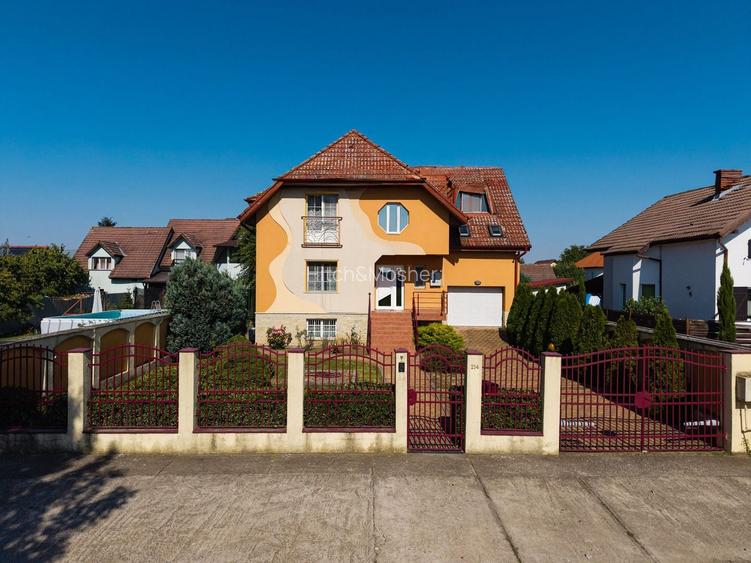 Vilă cu spatii largi, curte generoasă - 33